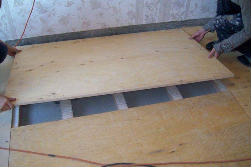 Как правильно положить двп на деревянный пол?