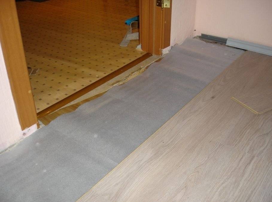 Как стелить линолеум на бетонный пол