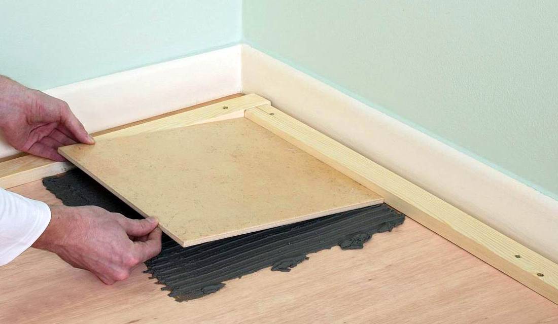 Как положить плитку в ванной комнате на деревянный пол?