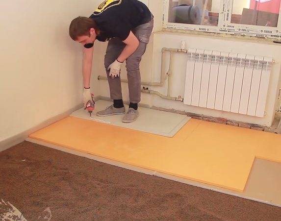 Укладка гвл на пол из деревянных досок, из бетона, на лаги: пошаговая инструкция с видео