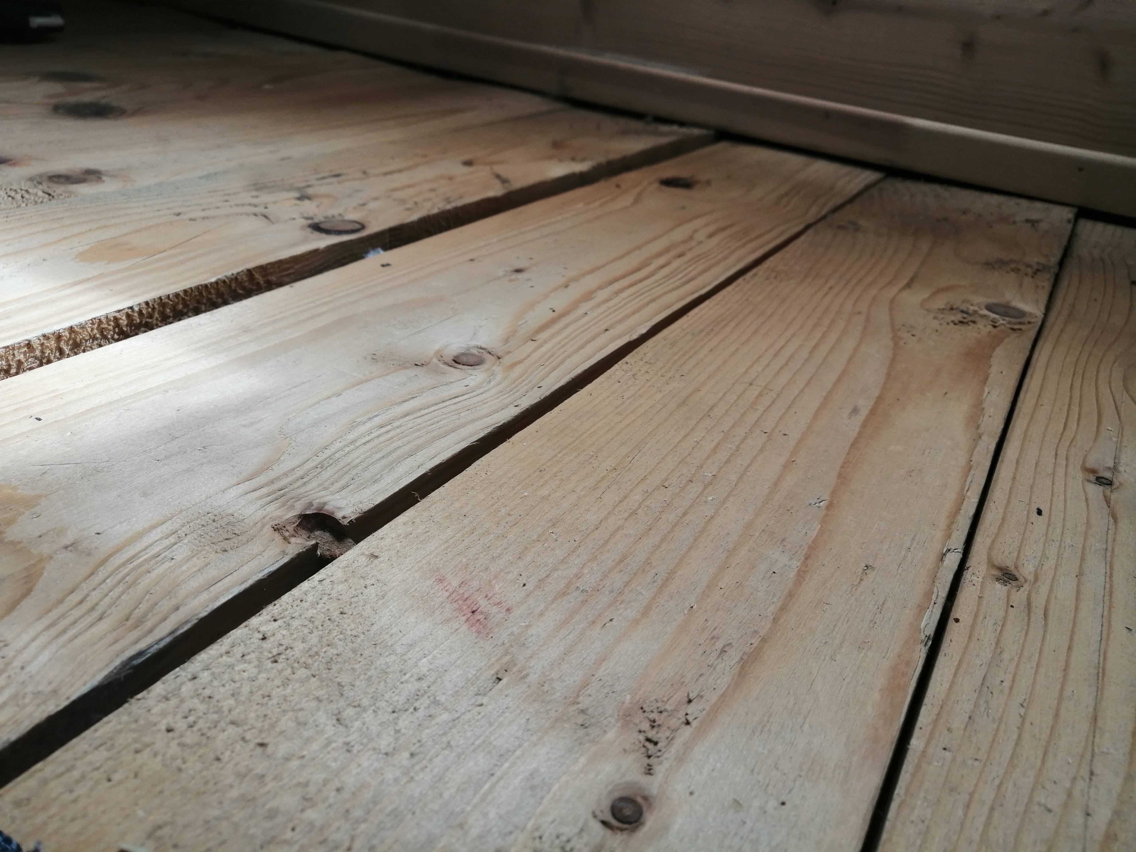 Как выровнять деревянный пол в доме?