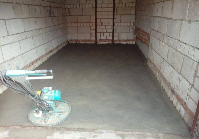 Какой должна быть толщина бетонного пола в гараже