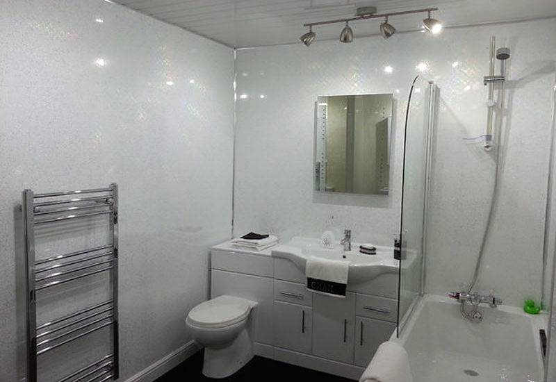 Отделка ванной комнаты пластиковыми панелями (30 фото)
