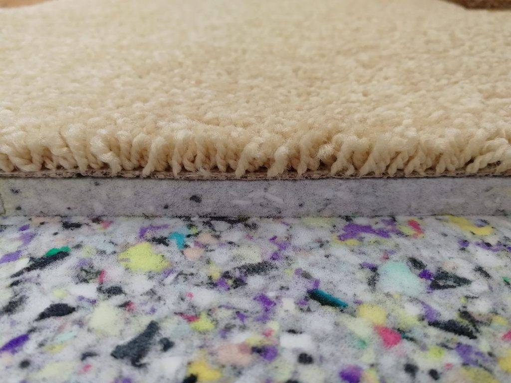 Подложка под ковролин: прослоечные материалы для монтажа мягкого напольного покрытия