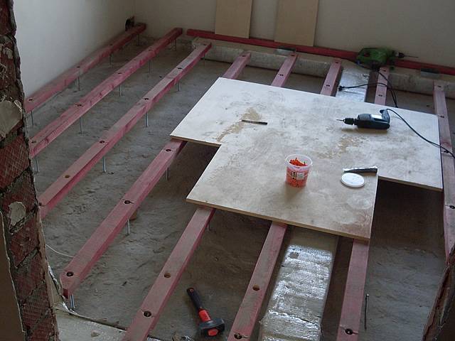Как в квартире заменить деревянный пол на бетонный