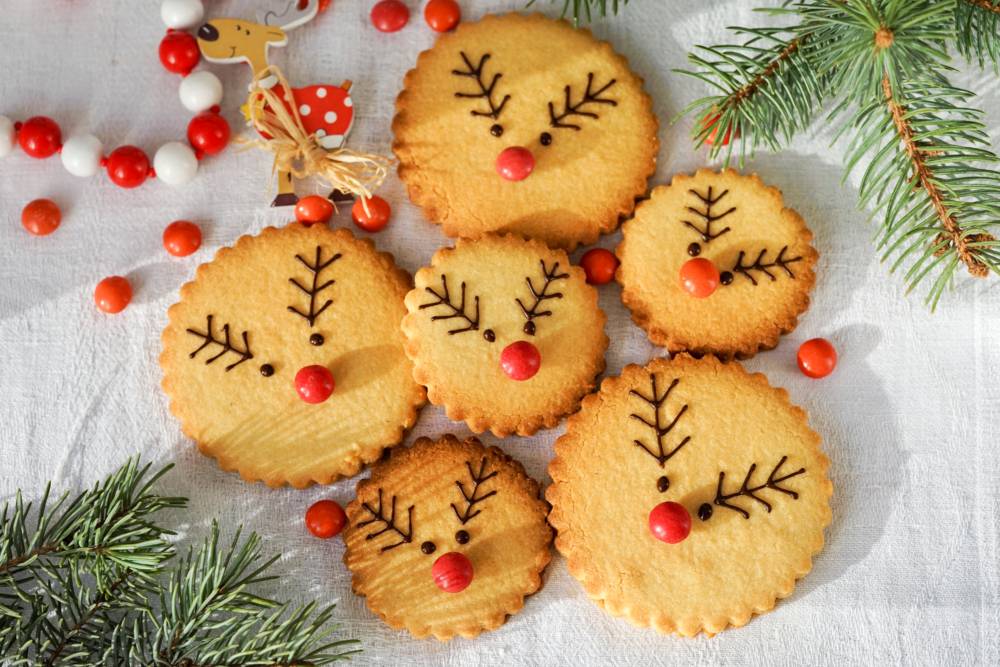 Лучшие рецепты праздничного печенья на новый год с фото. как приготовить новогоднее печенье с предсказаниями и пожеланиями, как украсить?