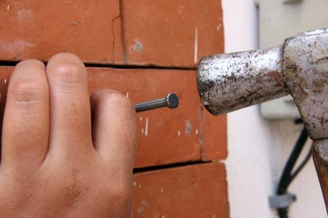 Как вытащить дюбель из бетонной стены своими руками, видео руководство