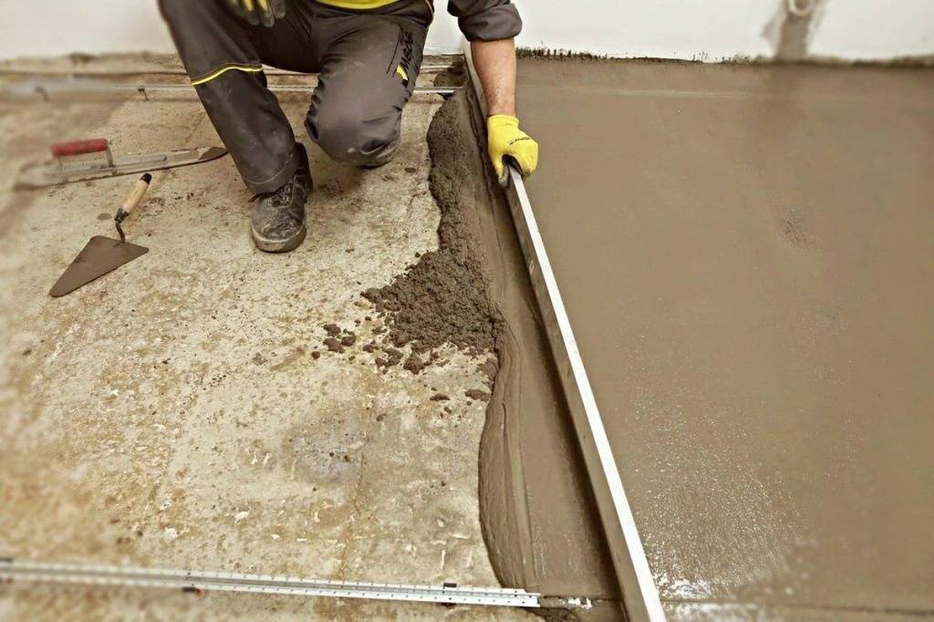 Выравнивание бетонного пола в гараже: способы, необходимые инструменты и технологии, технология выравнивания