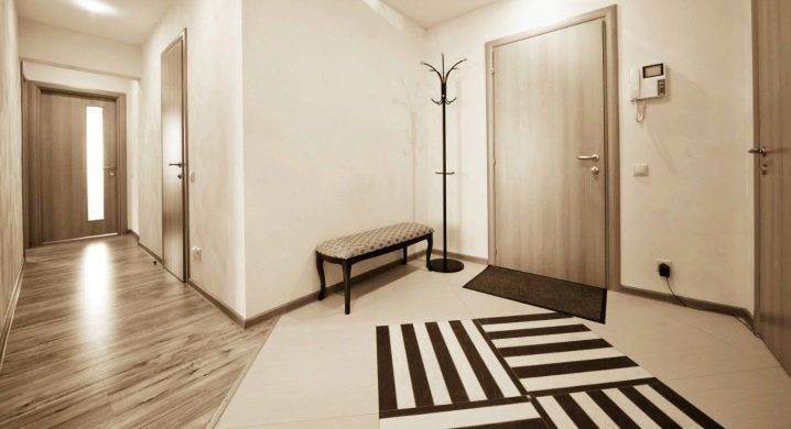 Какой линолеум выбрать для прихожей (подобрать для коридора) — какой лучше, на деревянный пол, бытовой или полукоммерческий, в квартире