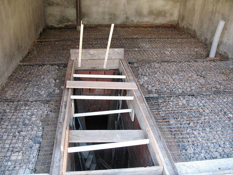 Как залить бетонный пол в подвале гаража - подробная инструкция