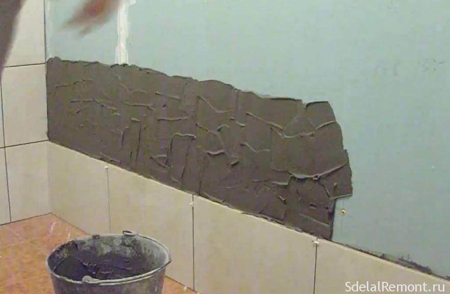 Укладка плитки на гвл в ванной комнате — пошаговое видео и фото