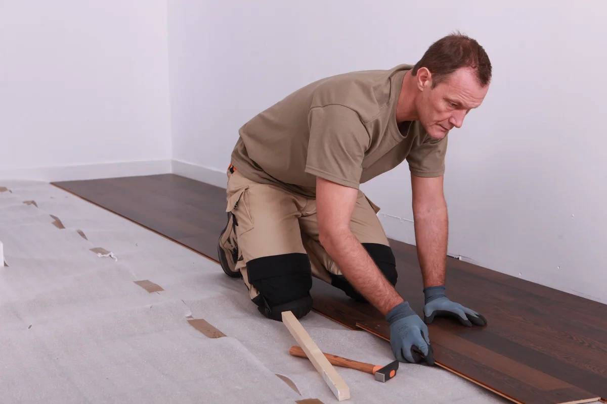 Укладка ламината на бетонный пол: инструкция по монтажу?