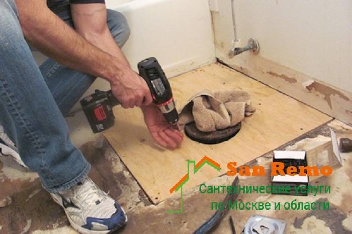 Как установить унитаз в частном доме на деревянный пол: способы монтажа и правильная установка своими руками