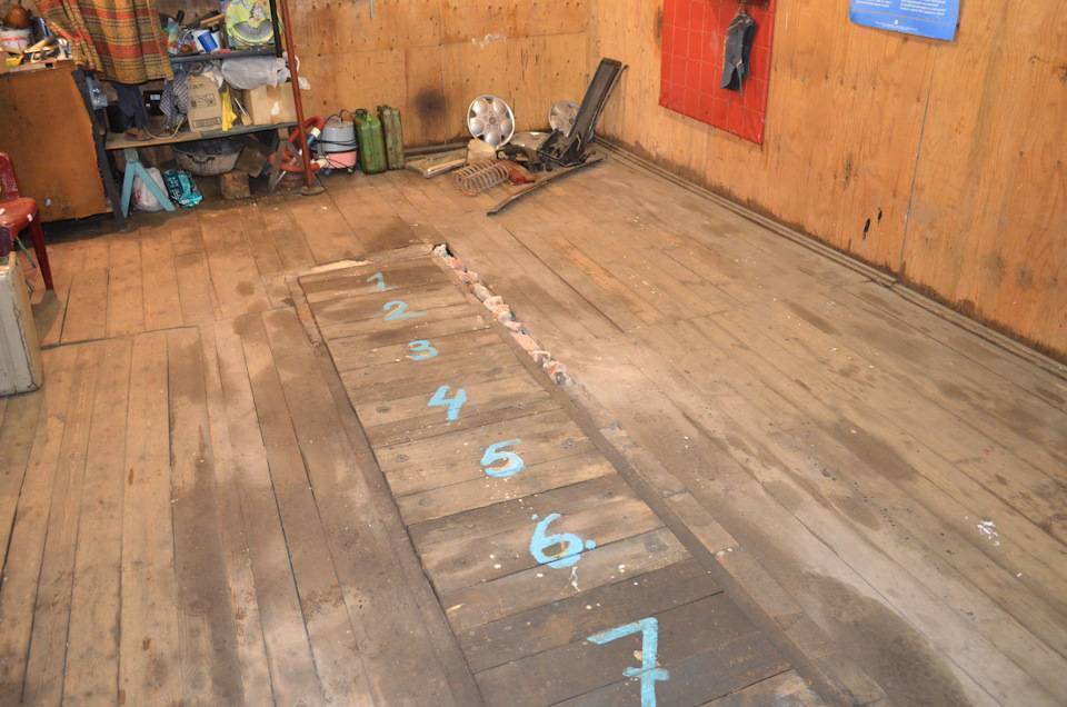 Монтаж деревянного пола в гараже: как настелить и чем покрасить?