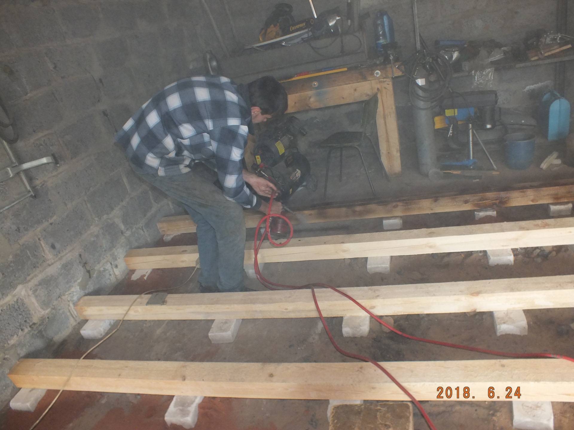 Деревянный пол в гараже своими руками: пошаговая инструкция изготовления