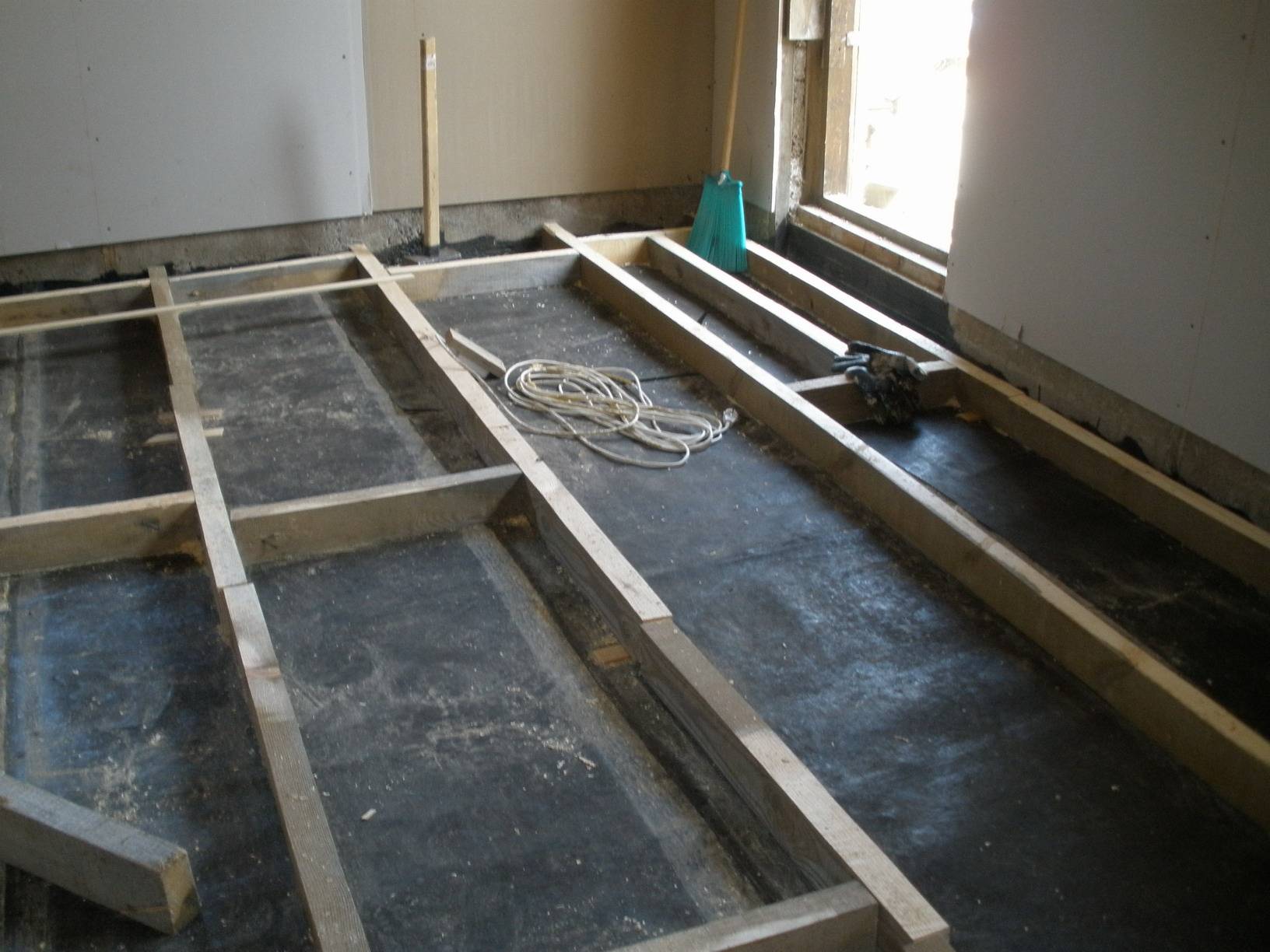 Делаем стяжку бетонного пола на деревянный пол в частном доме- как залить правильно? инструкция +видео