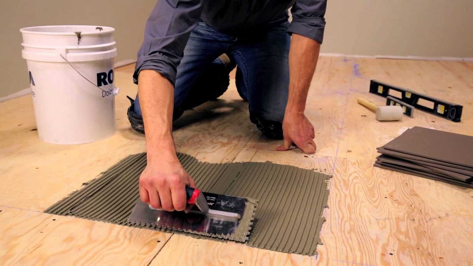 Гипсокартон на пол: видео-инструкция по монтажу своими руками, можно ли класть вместе с деревянным основанием, фото