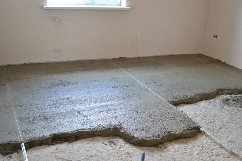 Толщина стяжки пола: какая минимальная и максимальная допустимы, слой для бетонного основания