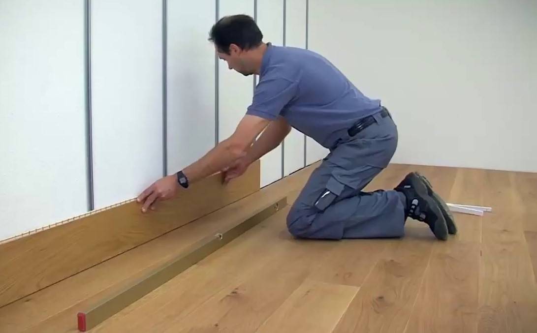 Как крепить ламинат на стену: 3 способа крепления, подготовка поверхности, необходимые инструменты
