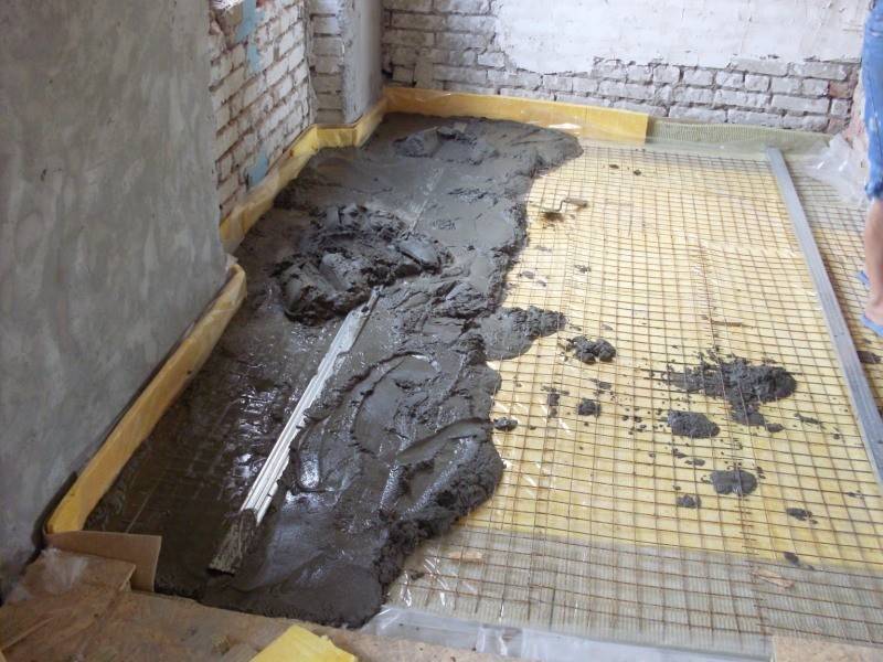 Как залить бетонный пол — выкладываем по полочкам