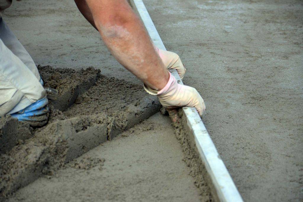 Правильно готовим цементно песчаную стяжку