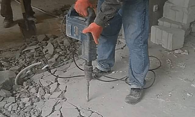 Как своими руками выполнить демонтаж бетонной стяжки пола