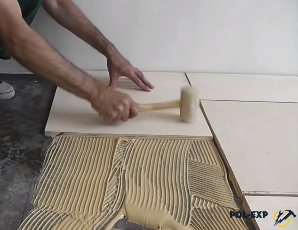 Как стелить фанеру на деревянный и бетонный пол