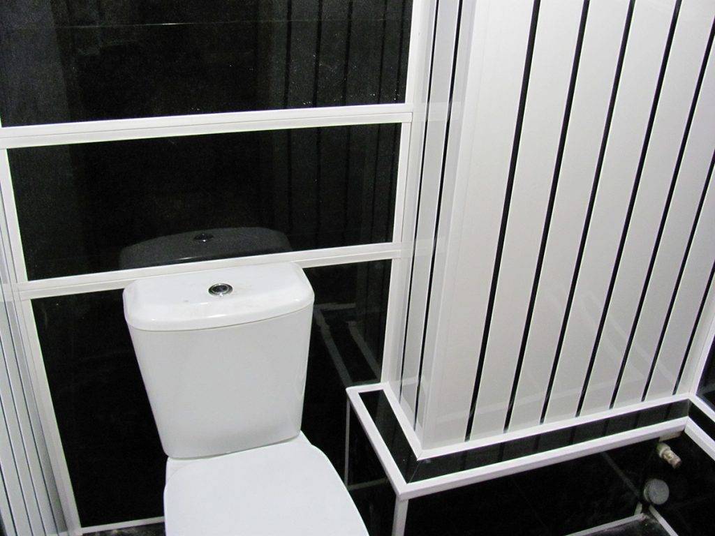 Отделка туалета пластиковыми панелями – дизайн и фото