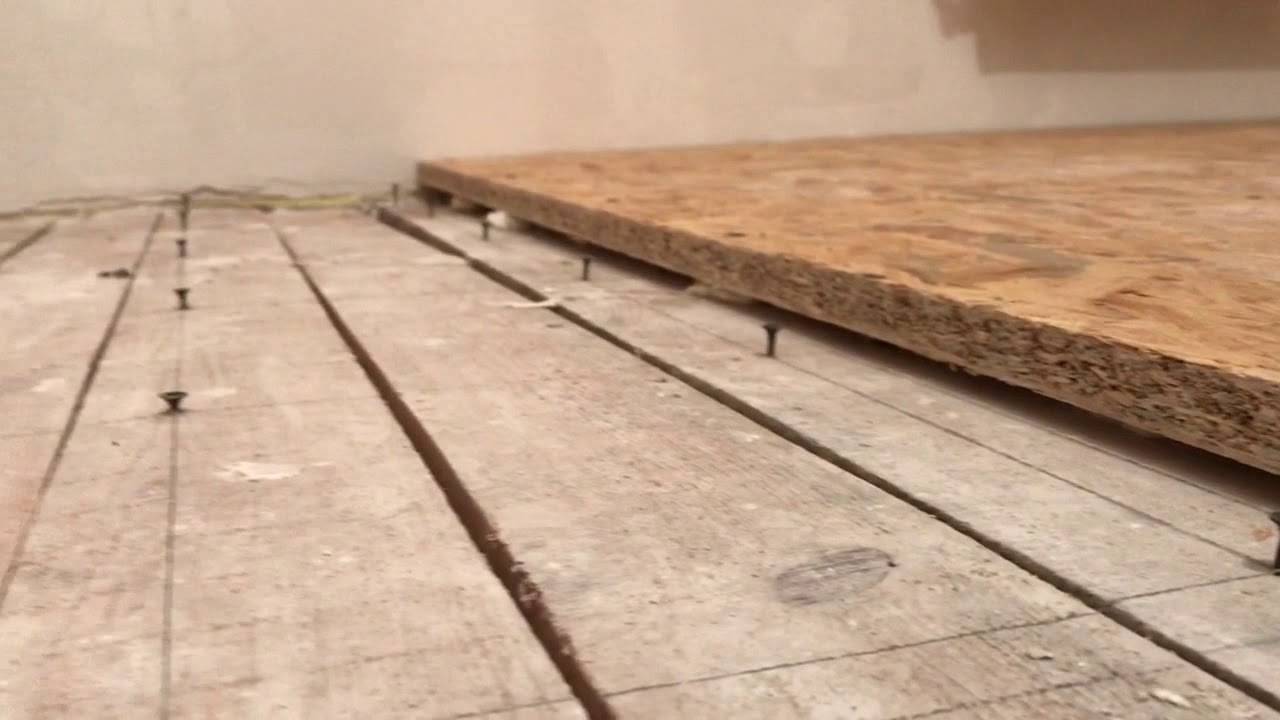 Чем выровнять деревянный пол под линолеум?