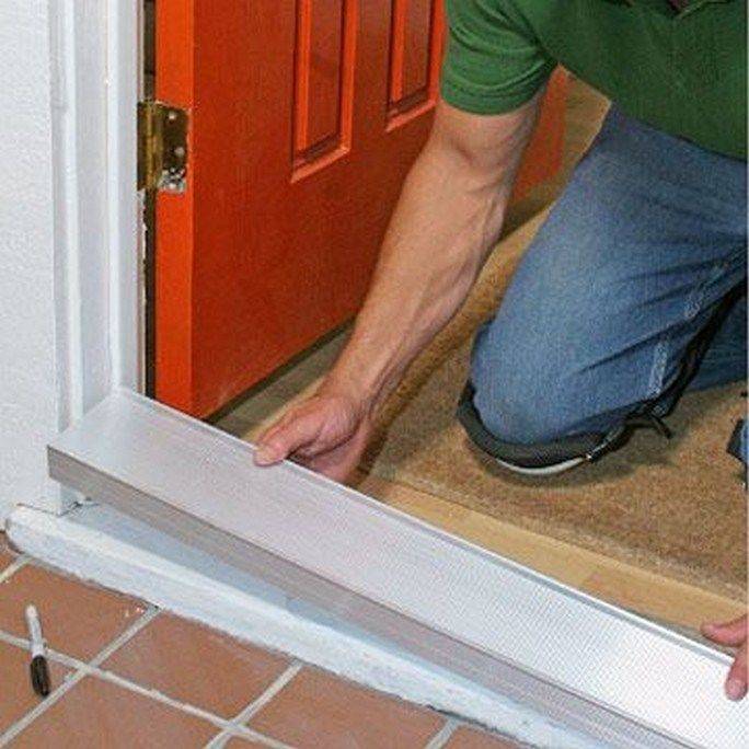 Установка дверных порогов: как выбрать и установить