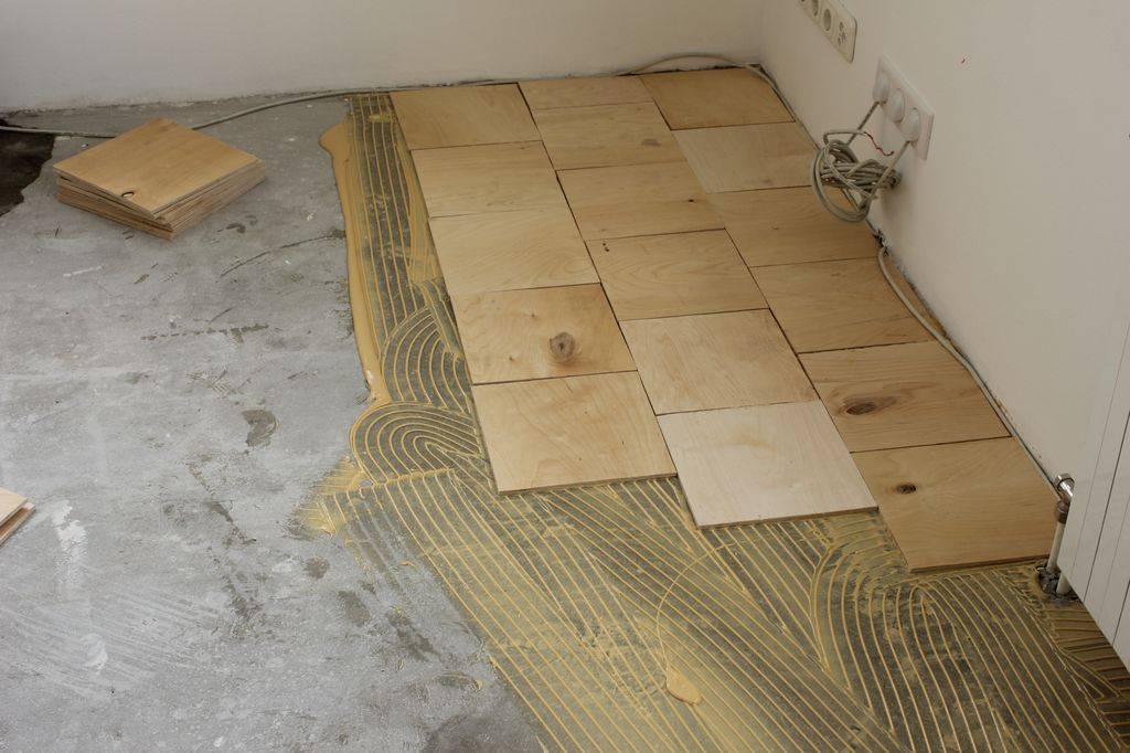 Укладка фанеры на деревянный пол в доме, подложка, какую фанеру класть, какой толщины и как постелить, как крепить, покрытие на фото и видео