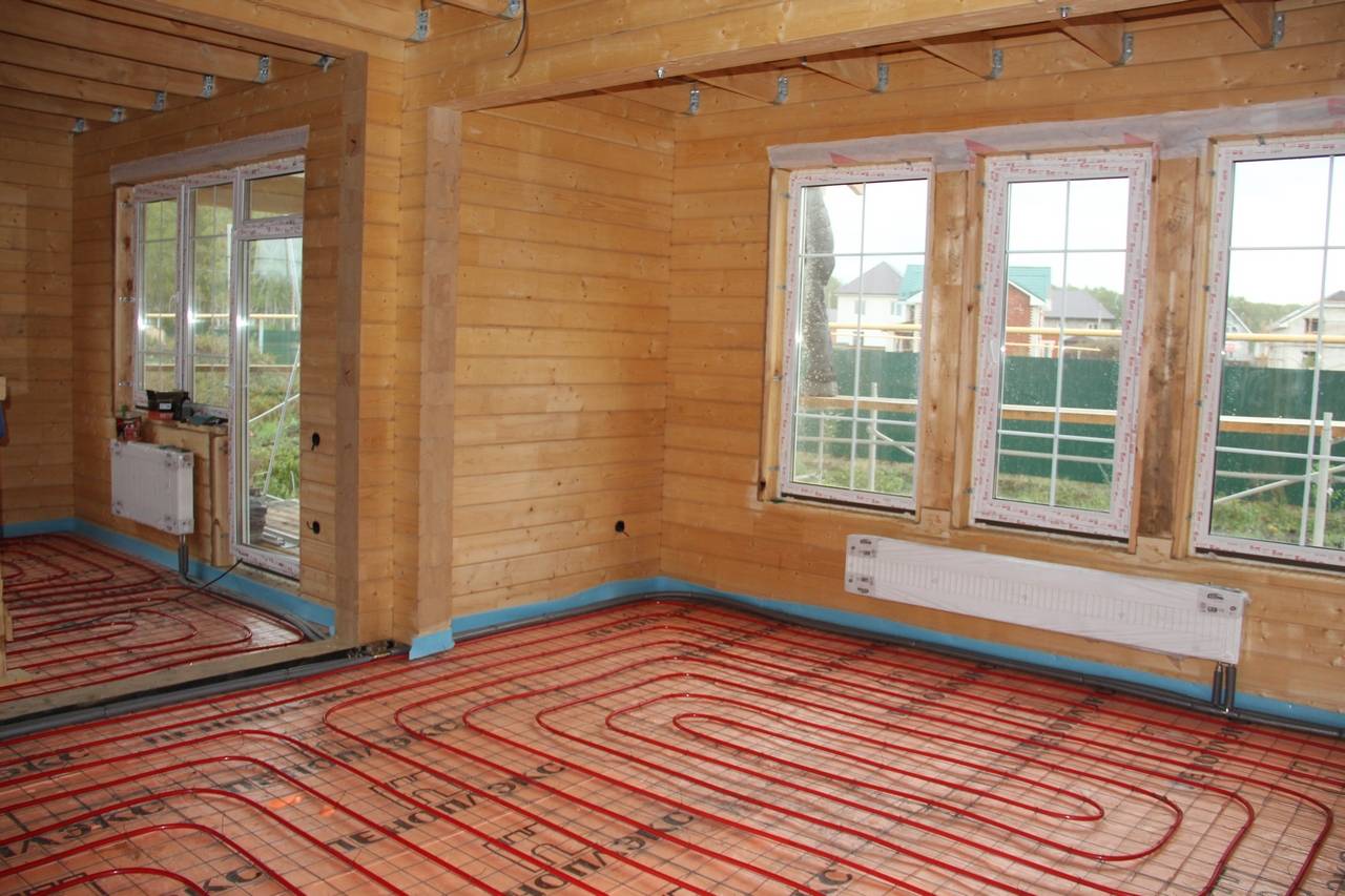 Теплый пол в деревянном срубе - о нюансах в строительных работах