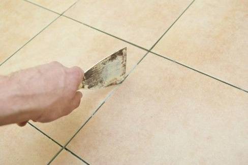 Как правильно затереть швы на плитке на полу и стенах
