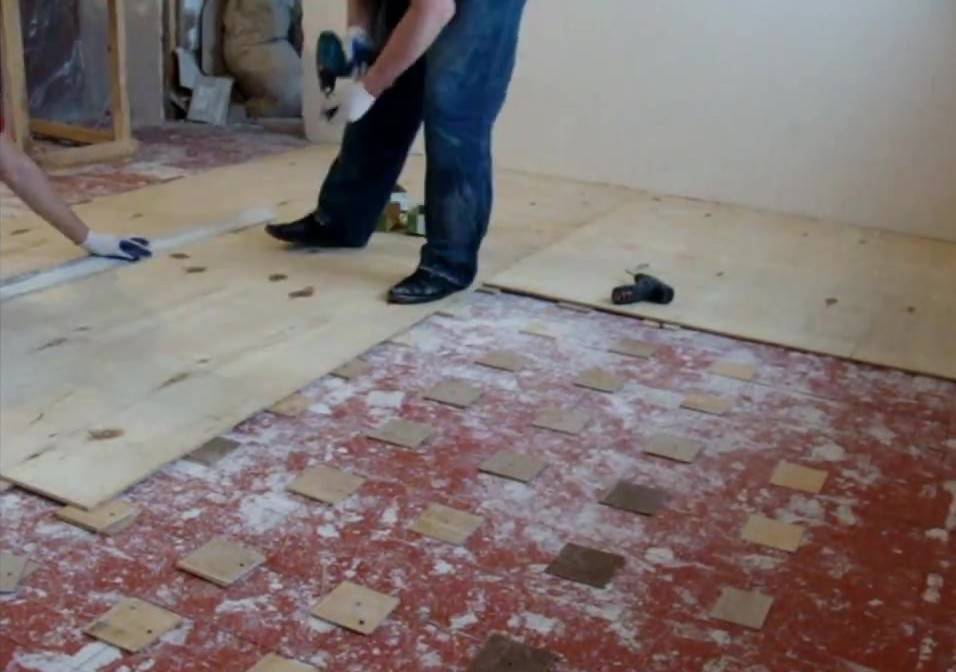 Как выровнять деревянный и бетонный пол под линолеум своими руками