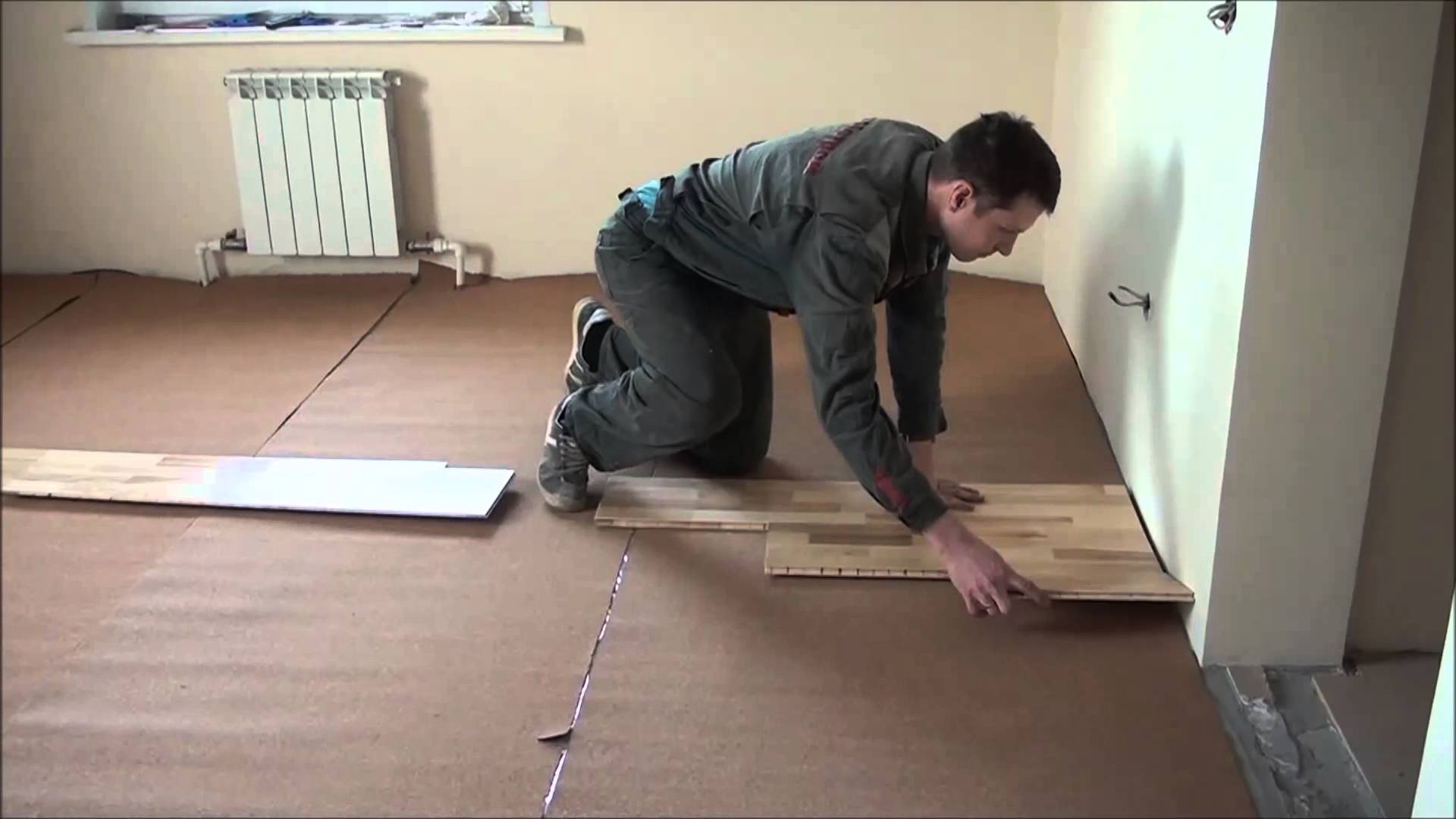 Как правильно постелить ламинат на бетонный пол своими руками