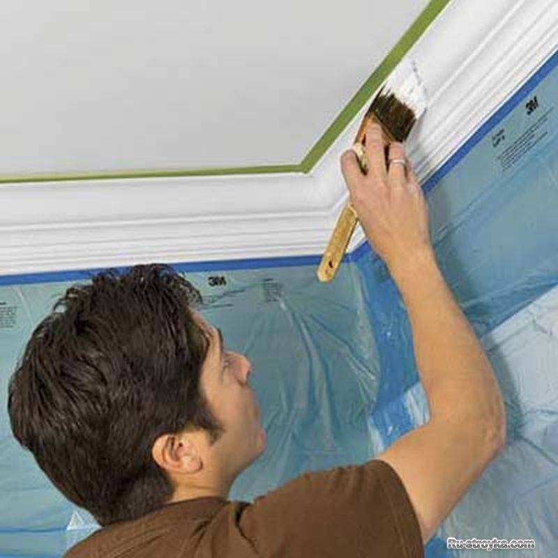 Как покрасить потолочный плинтус из пенопласта, нужна ли покраска или обойтись грунтованием