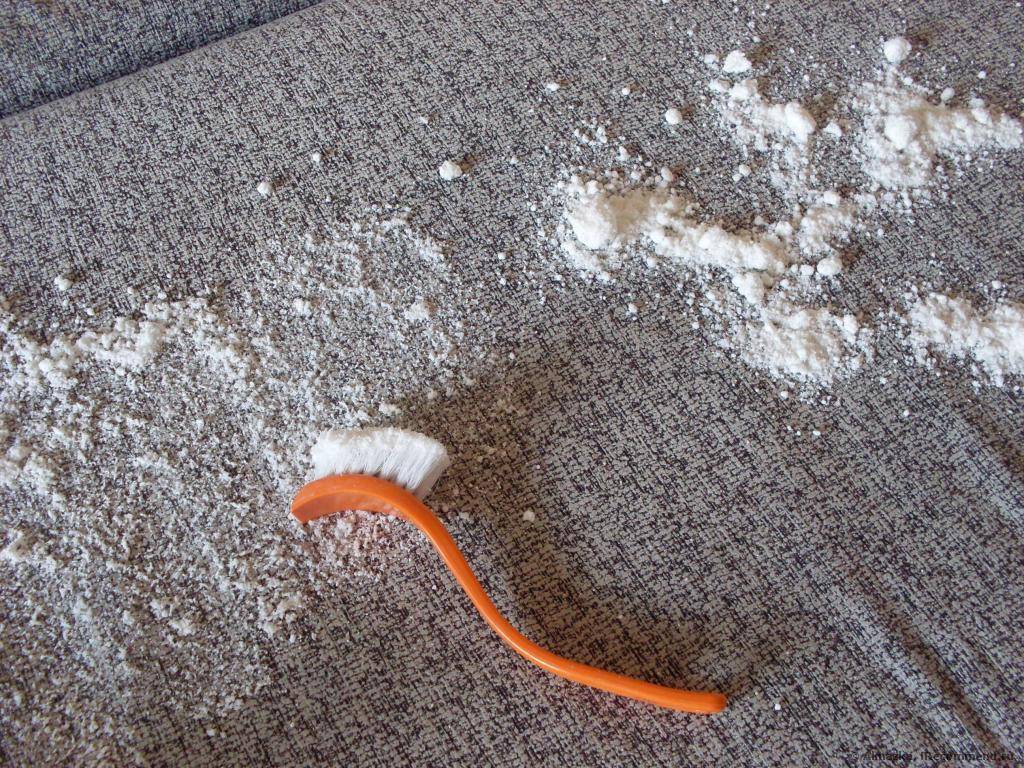 Как почистить ковролин и удалить сложные пятна в домашних условиях