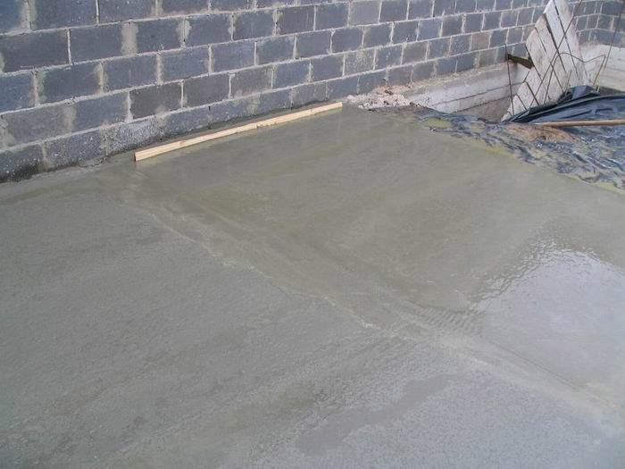 Как сделать стяжку в гараже. сколько сохнет бетон