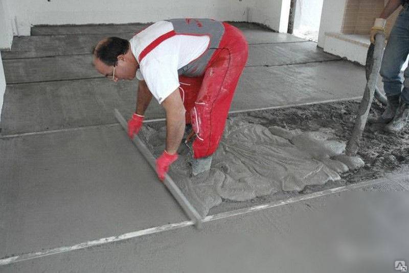 Как выровнять бетонный пол: два способа решения вопроса