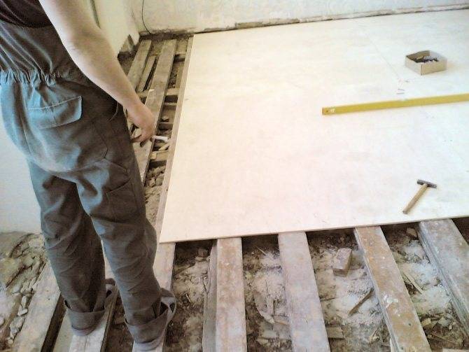Укладка гвл на пол из деревянных досок, из бетона, на лаги: пошаговая инструкция с видео