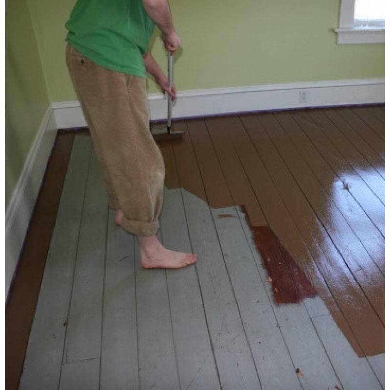 Чем покрасить деревянный пол в доме, на даче - покраска пола