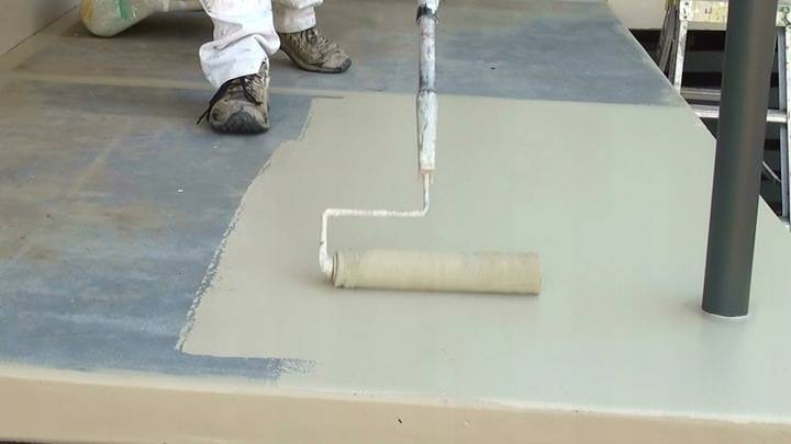 Красим бетон – как выбрать и нанести покрытие