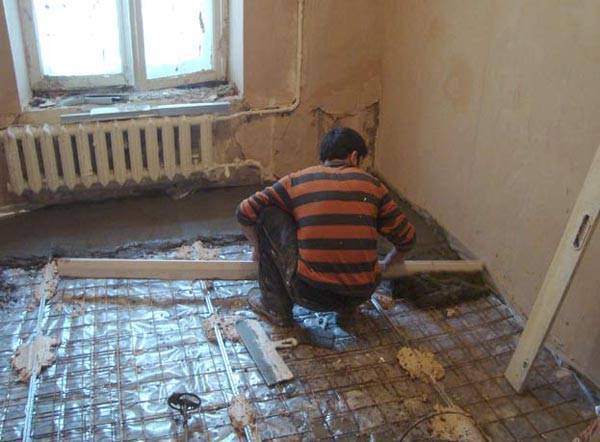 Процесс утепления бетонного пола первого этажа
