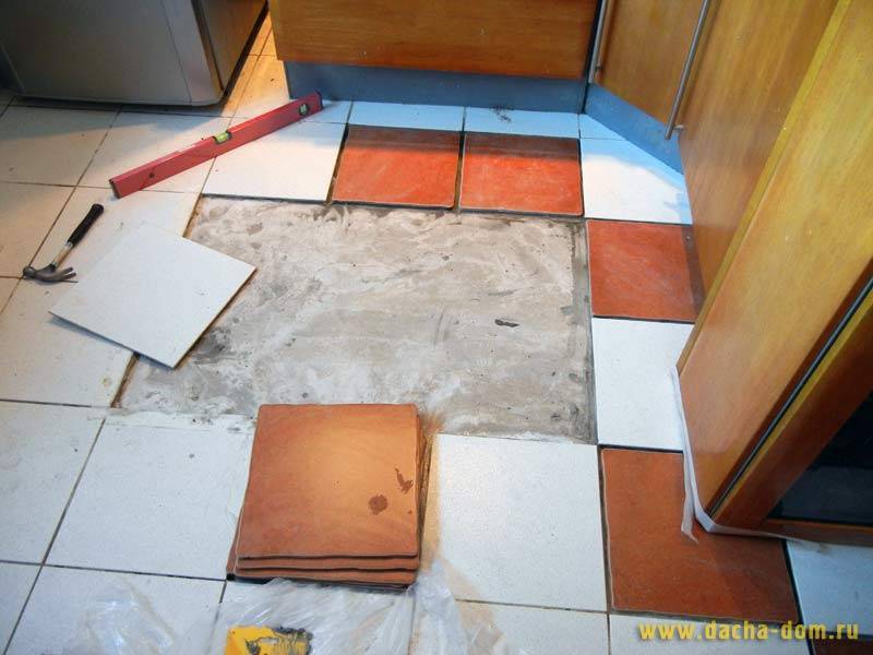 Самостоятельный ремонт керамической плитки на полу